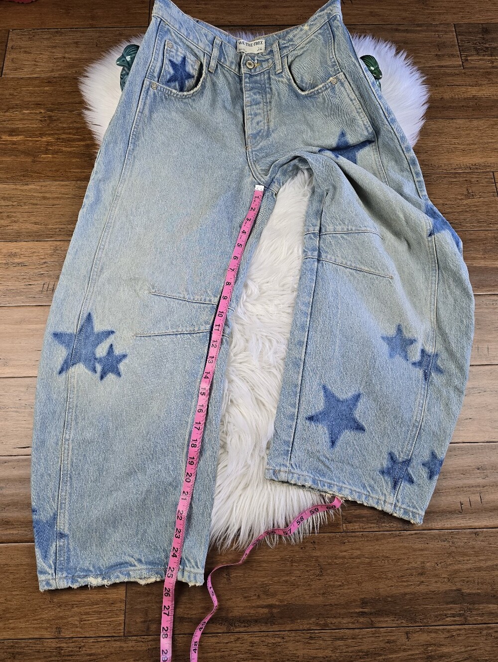 We The Free RARE Shadow Star Good Luck Barrel Jeans 26 - Picture 11 of 16